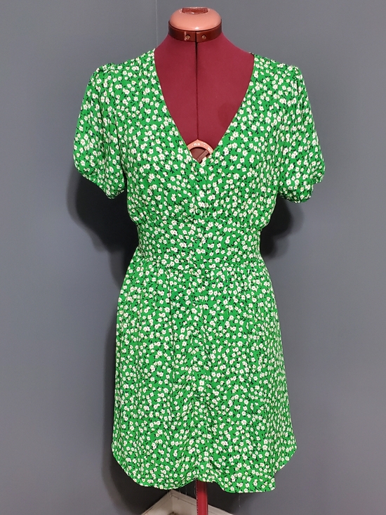 Sienna Sky Dresses & Skirts - Sienna Sky Green Floral V-Neck Mini Dress Women's Size Medium